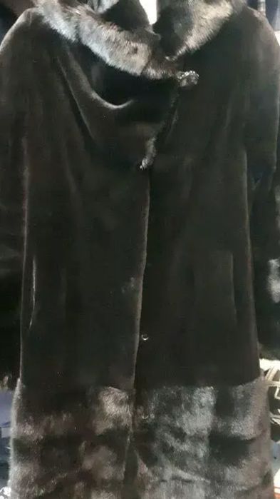 Продам шуба с капюшоном норка