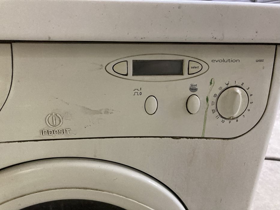 Стиралтная машина indesit