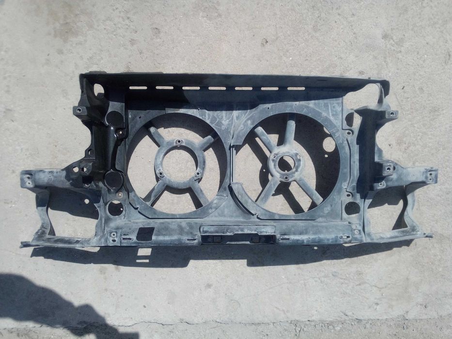 Капот, телевизор, балка бампера Гольф 3