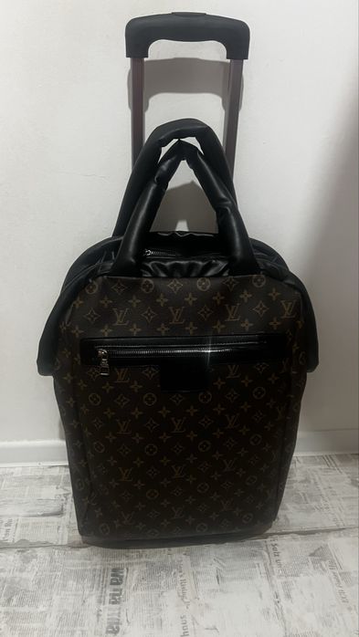 Geanta troler Louis Vuitton noua avion