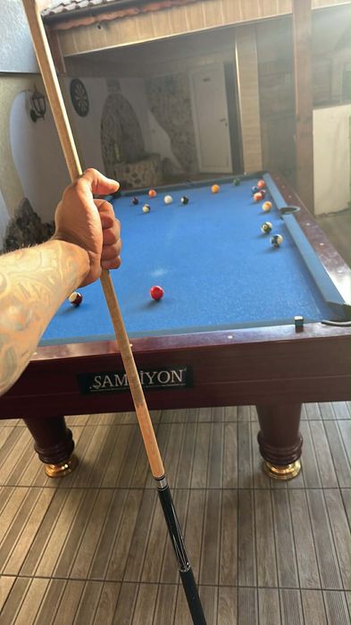 Билярдна маса в отлично състояние + бонус резервни топки