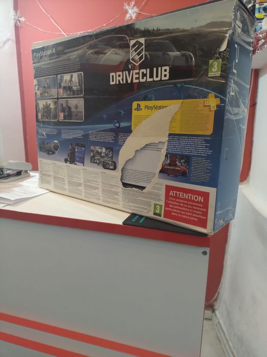 Playstation 4 (500GB)