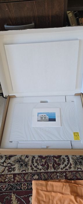 Vând switch cu management Cisco  CBS350-48T-4G noi