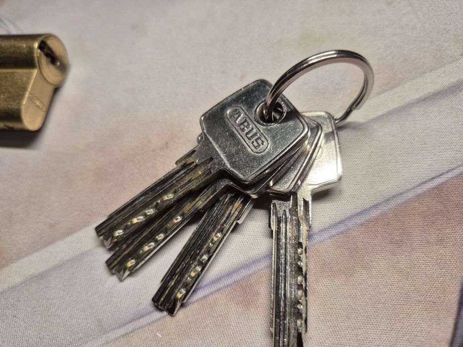Сердцевина замка Abus 35×30 (общая длина 65)