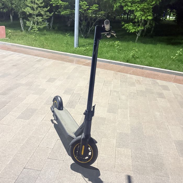 Продам электросамокат ninebot G30