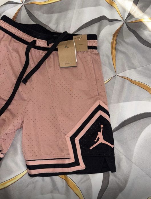 Pantaloni scurti Jordan. S; M; L