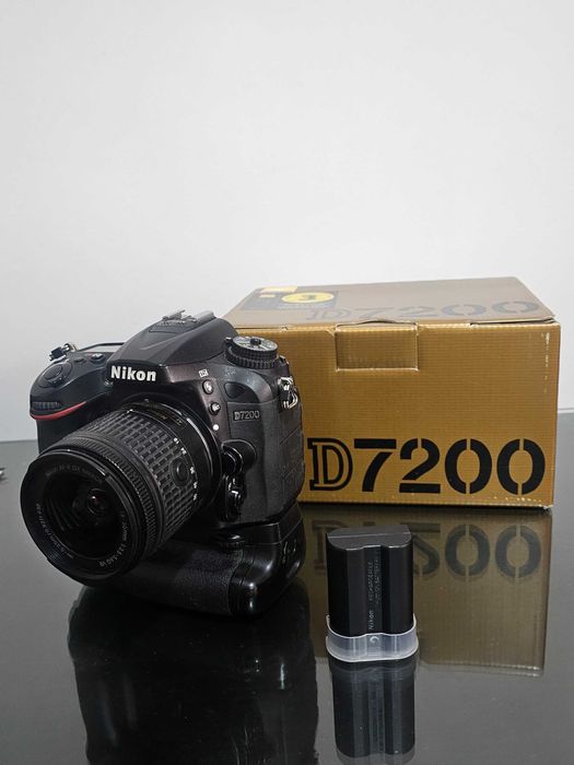 Nikon D7200, obiectiv 18-55 mm, Grip, Full Box + Card 64 gb