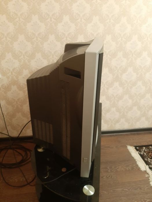 Телевизор LG 72 диагональ