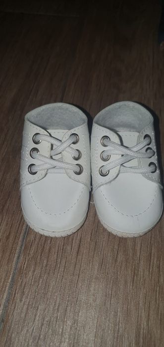Pantofi de bebe albi