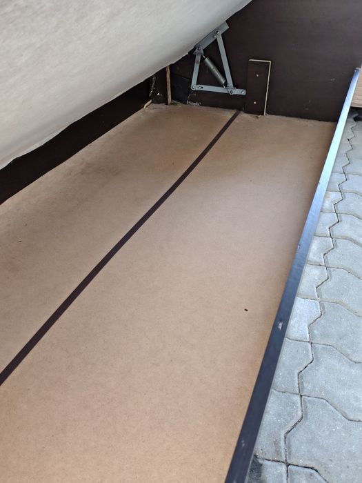 Легло с ракла с повдигащ механизъм