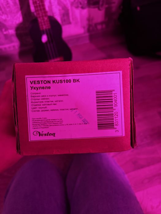 Продам укулеле Veston Kus100 BK