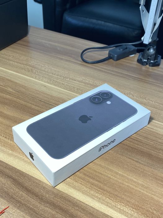 iPhone 16• 128 GB • Black