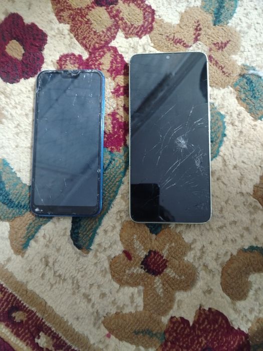 Продаю 2 бу телефон 1 не работает