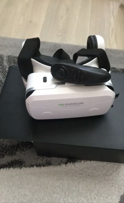 VR очки с джойстиком