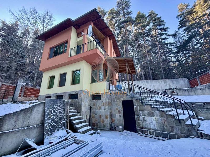 Обзаведена вила с 4 спални в Равнища, с. Дедово