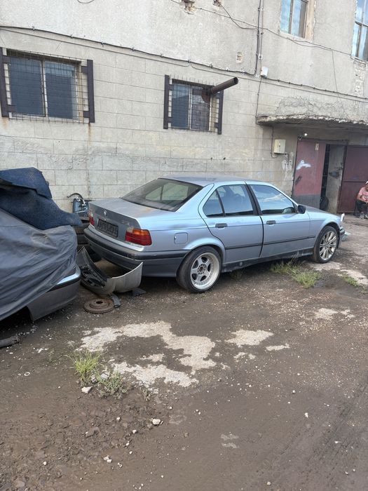 Бмв е36 318и на части