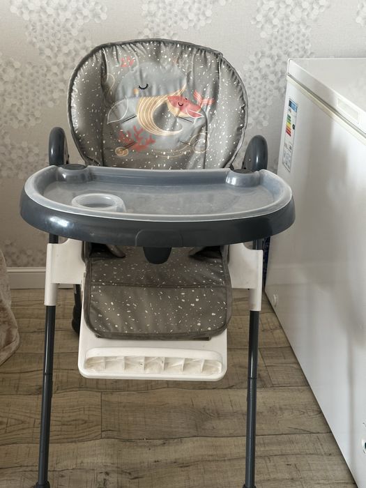 Продам детский обеденный стол