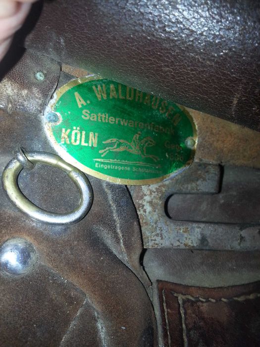 Старо  седло за кон  от естествена кожа .   18 век. Германия.