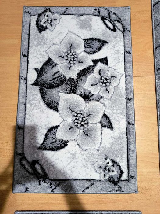 Set covor model floral cu pui