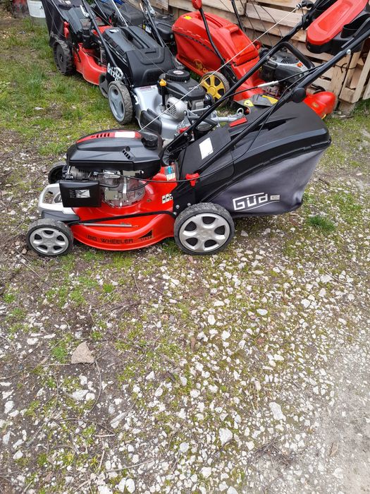 Бензинова самоходна косачка