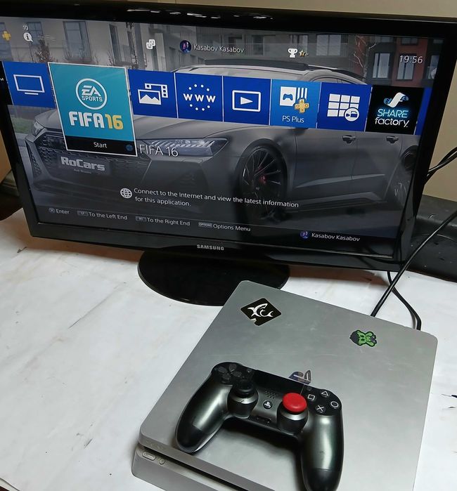 PlayStation 4 с контролер и игри