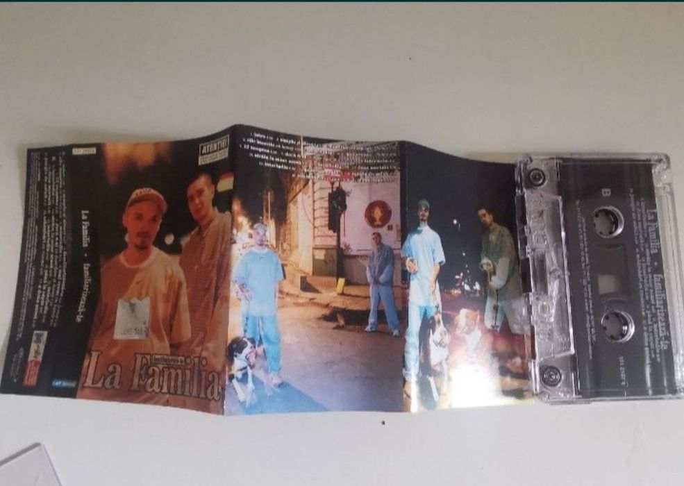 Caseta La Familia - Familiarizeaza-te (2001)