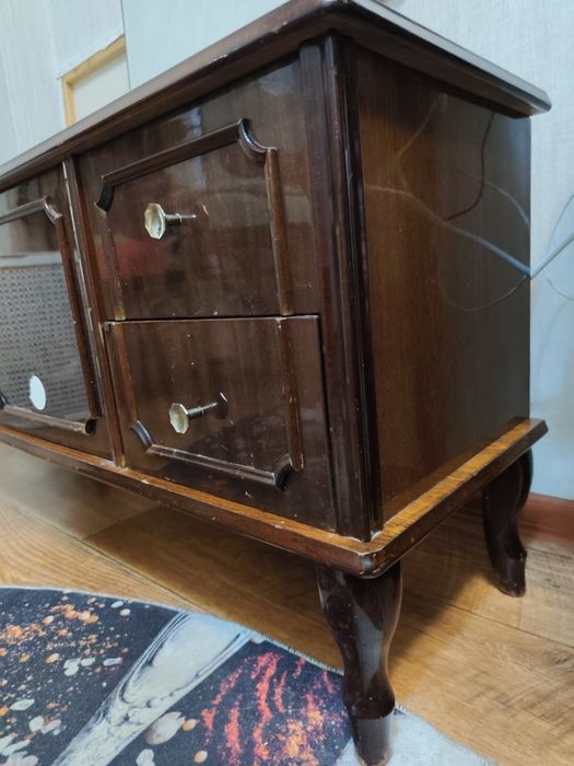 Трюмо и 2 тумбочки