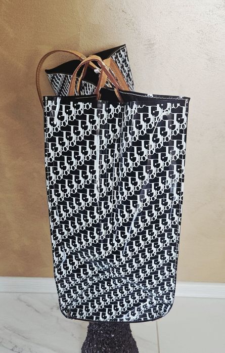 Плажна чанта в черно и бяло