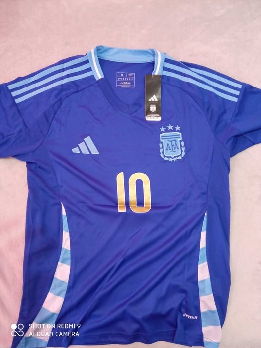 чисто нови тениски