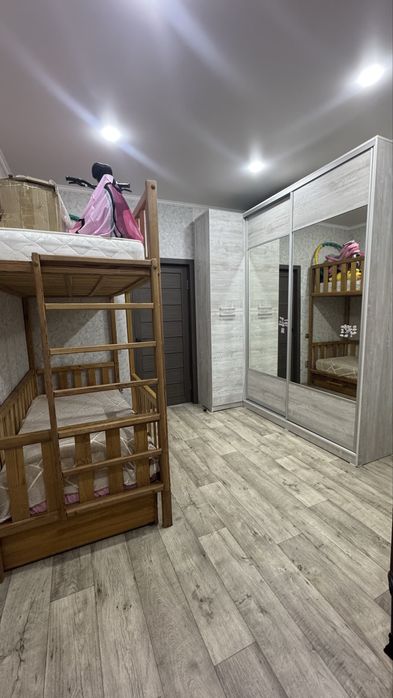 Продается 3 комнатная сталинка