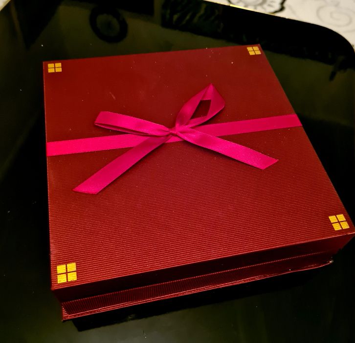 Рубиновый гарнитур от бренда Venus