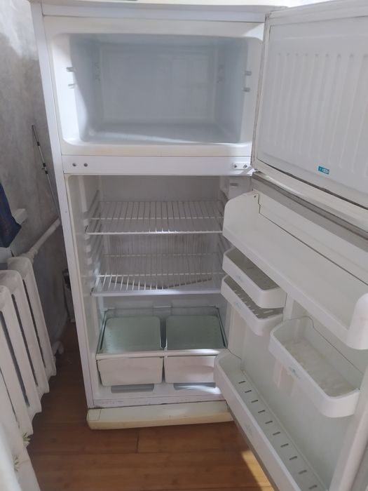 Продам недорого холодильник