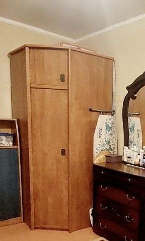 Шкаф угловой дерквянный сборочный