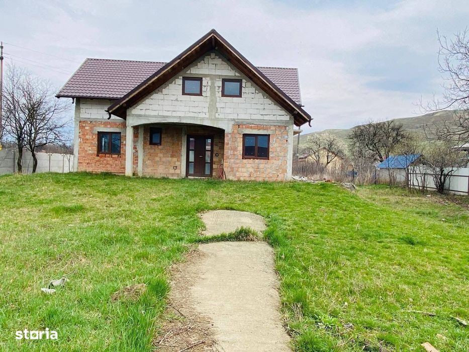 De vanzare Vila la rosu din caramida in apropiere de Roman,79.900 euro