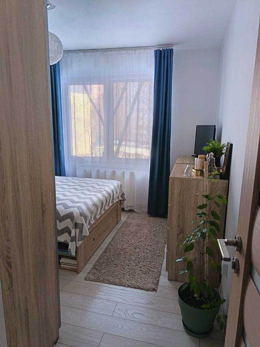 Vând apartament cu trei camere,zona Tudor