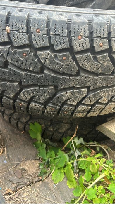 Продам резину б/у 245/65/17