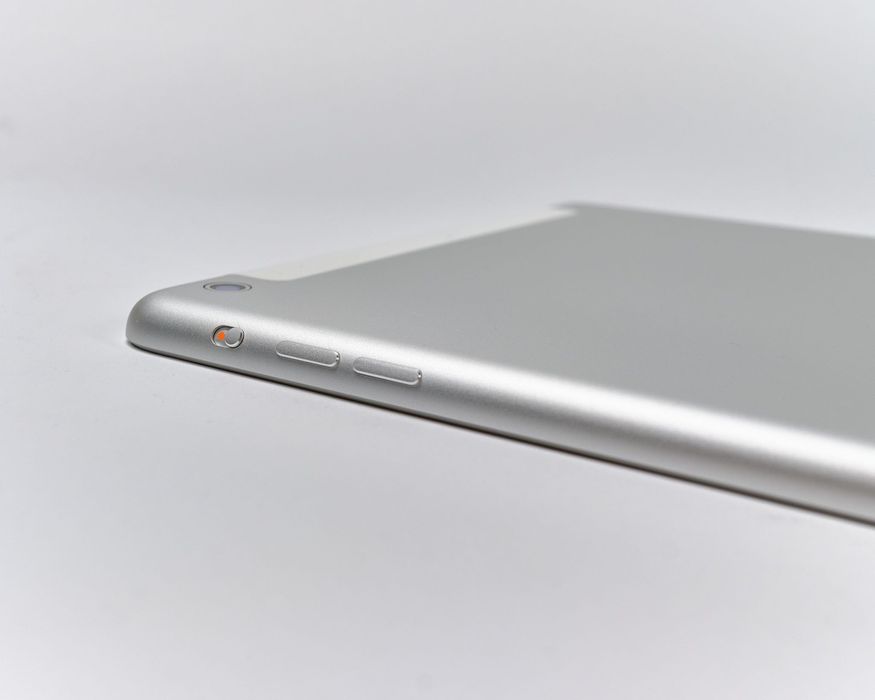 iPad Air 2 9.7” – 64GB / Wi-Fi + Cellular / Silver много запазен