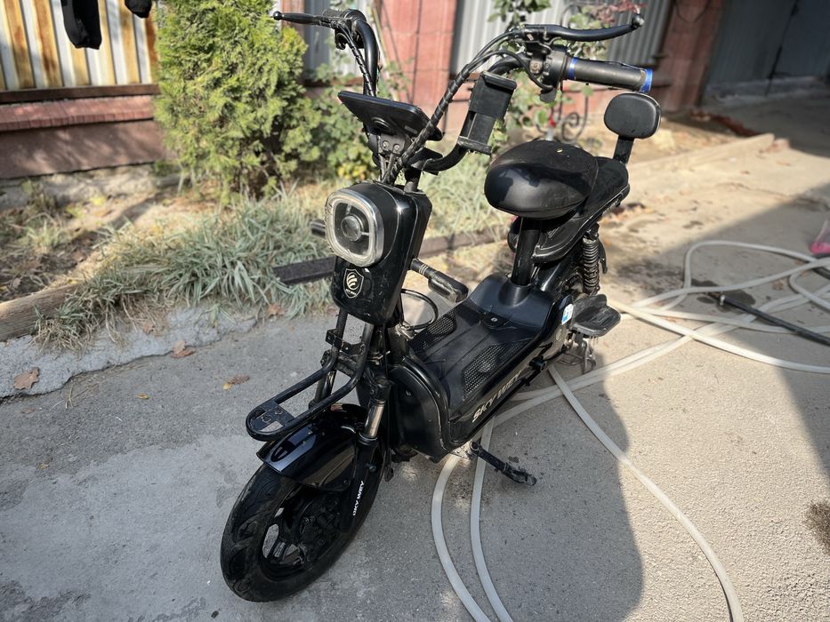 Скутер новый почти