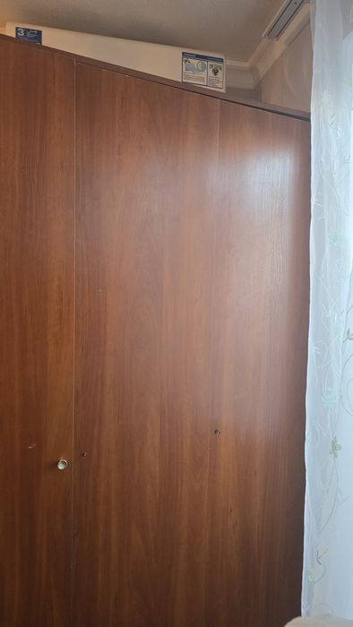 Шкаф отдадим бесплатно