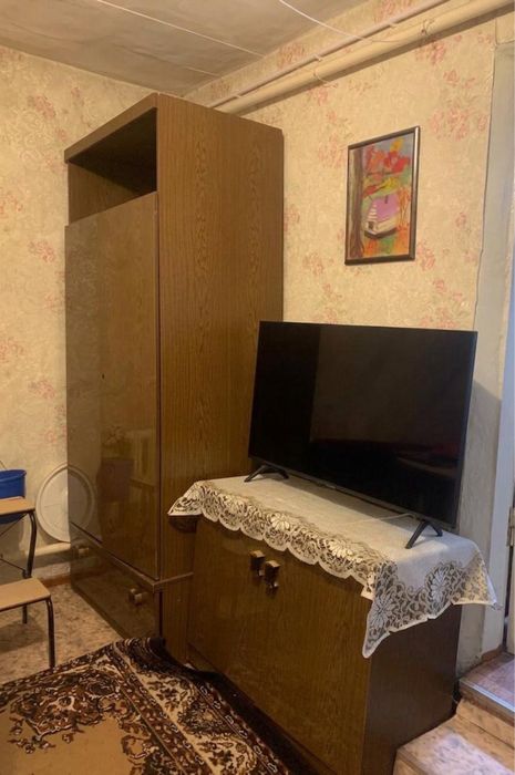 Шкафы и тумбочка