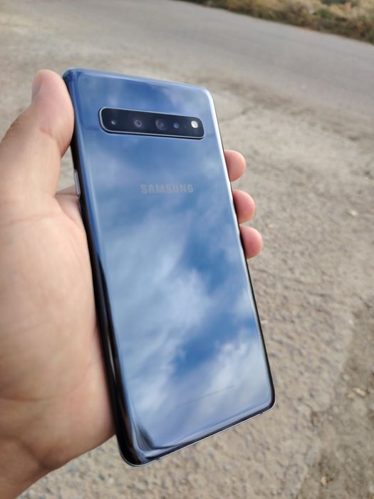 Самсунг с10 5g .