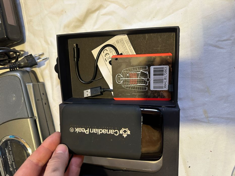 Power bank canadian peak 4000 mah.