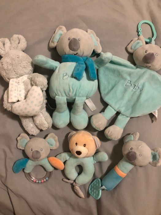 Играчки за бебе дрънкащи и свирещи