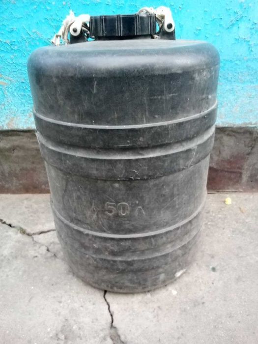 Продаётся пластиковый Бак для жидкости 50л