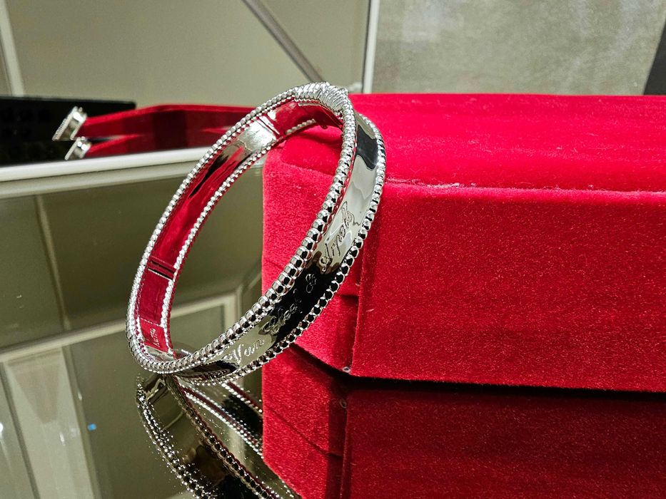 Van Cleef & Arpels VCA Silver Perlée Signature Дамска Гривна