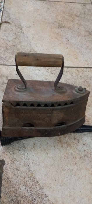 Продаётся  утюг.