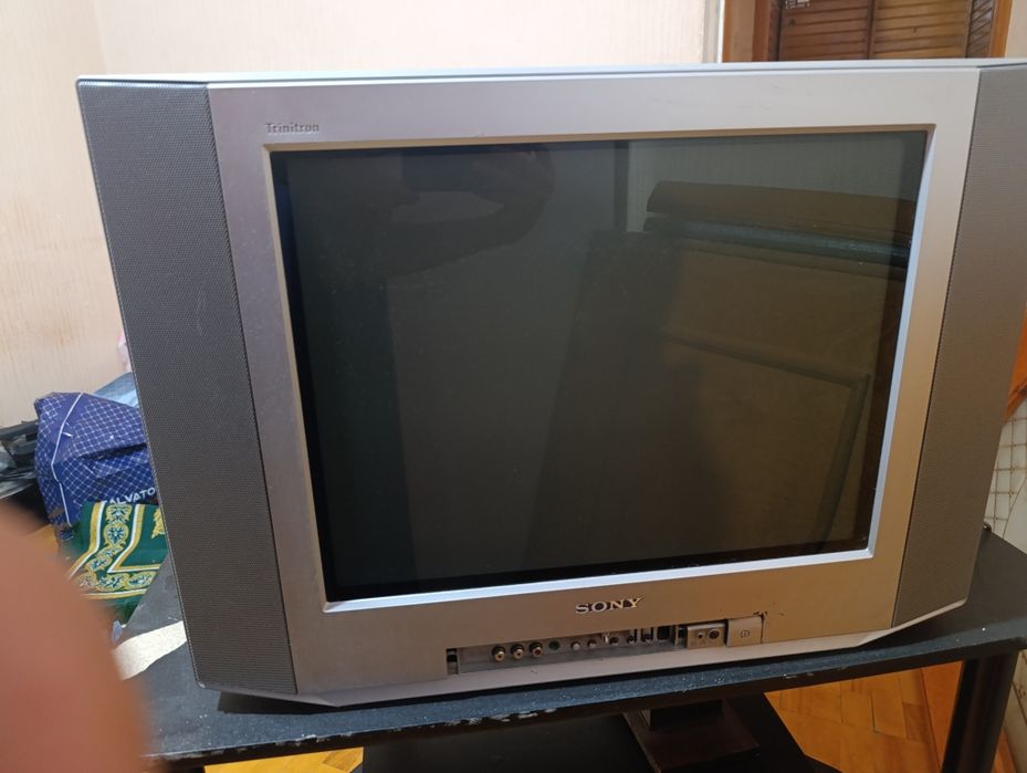 Sony rangli televizor sotiladi (eski model)