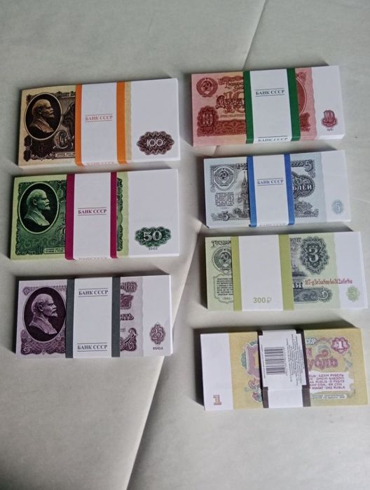 Продаются сувениры