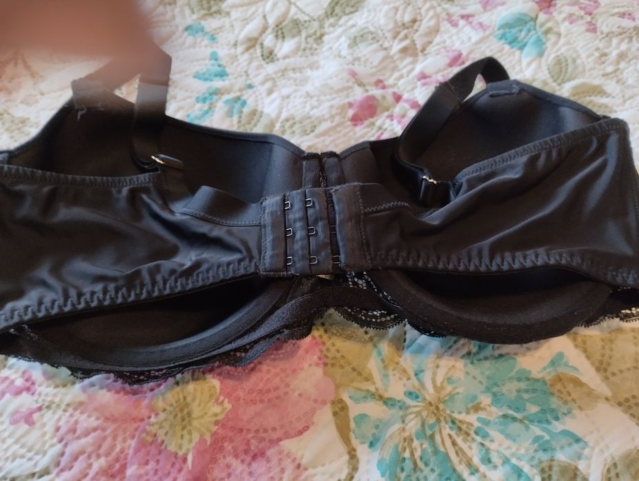 Дамски сутиен голям размер