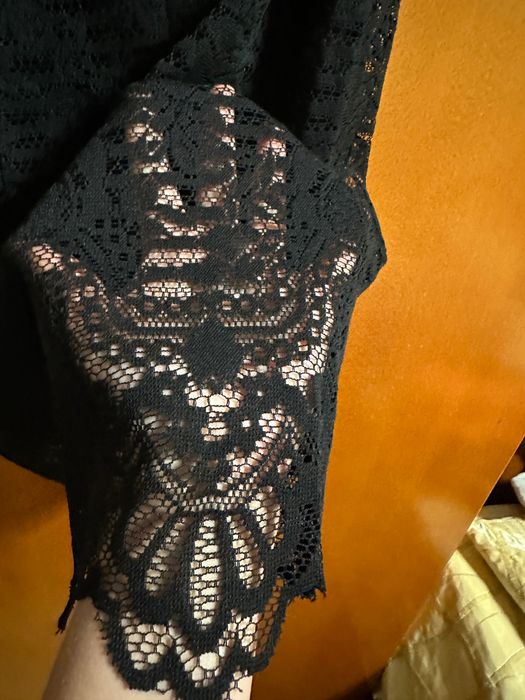 Черна рокля с дантела